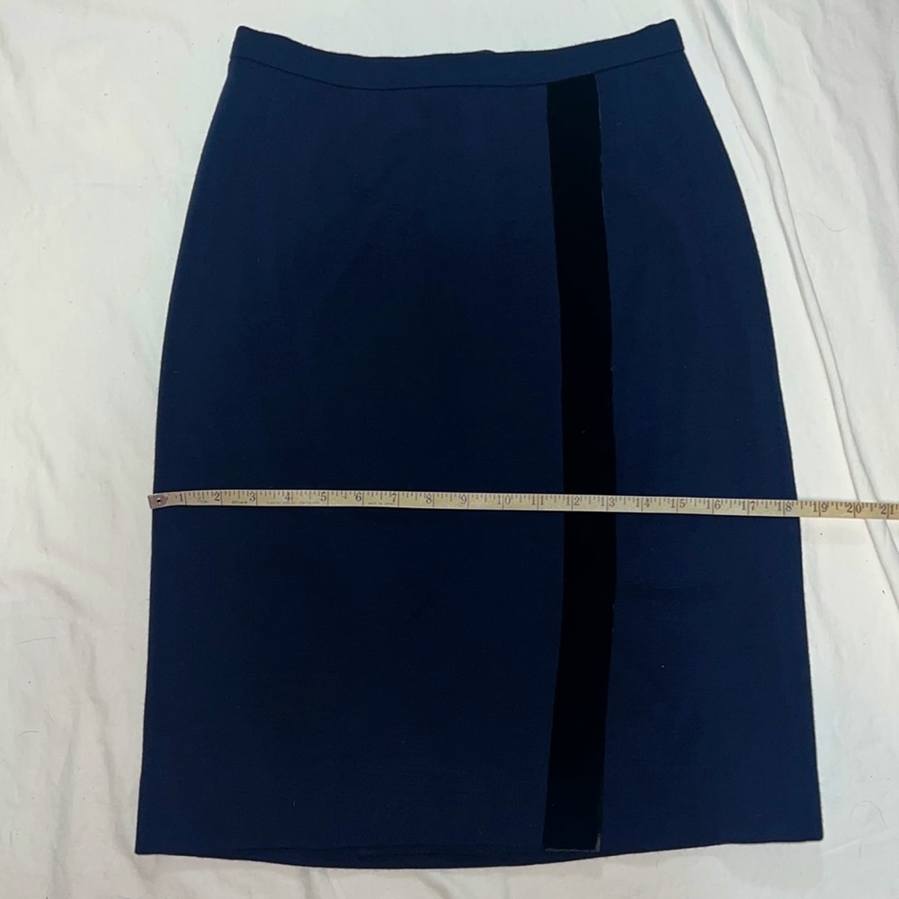CHANEL Vintage 1980’s Matching Navy Blue Suit and Skirt Set with Black Velvet 40 - Picture 14 of 16